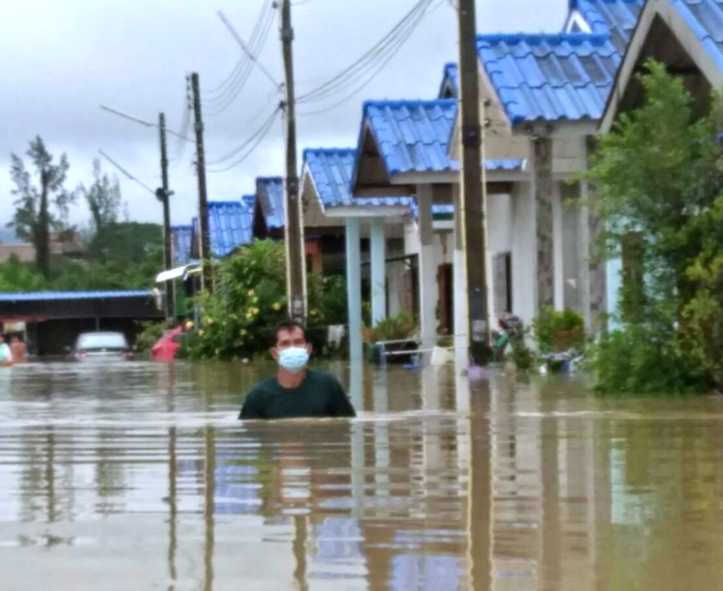 พอช. ลุยช่วยชาวจันทบุรี 2 โครงการบ้านมั่นคงประสบภัยน้ำท่วม เร่งเยียวยาพักชำระหนี้
