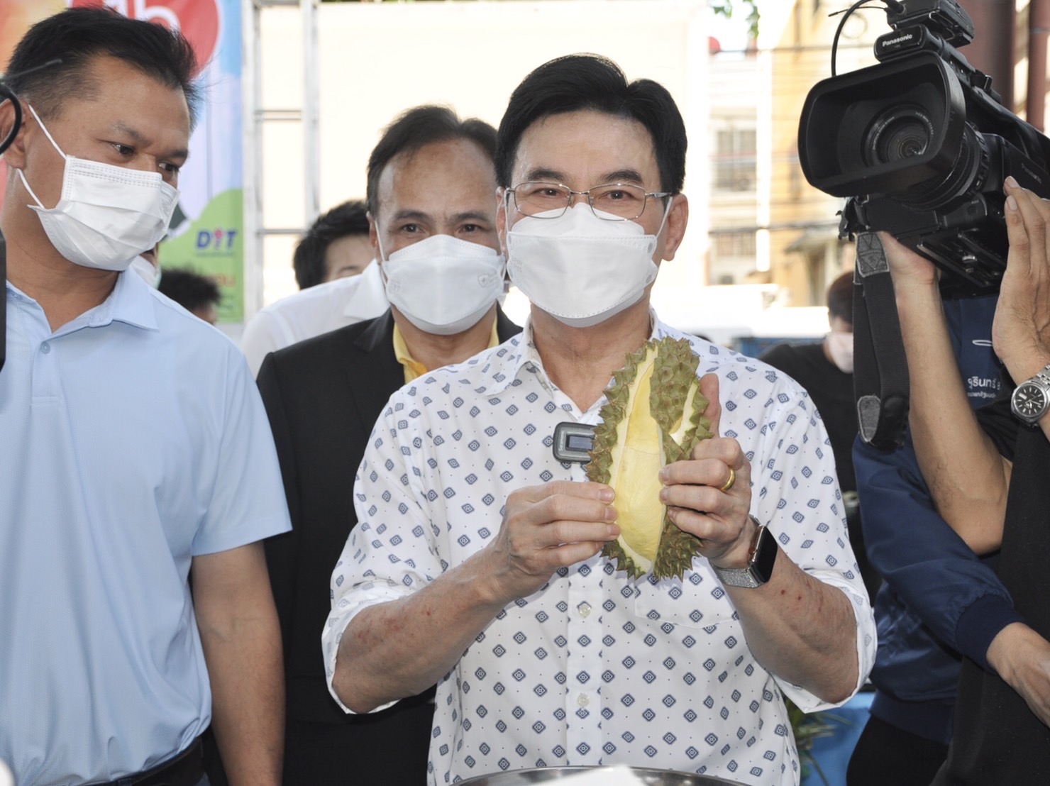 “จุรินทร์” ยกทัพสินค้าราคาถูก กว่า 1,800 รายการ บุกบางขุนเทียน ลดสูงสุด 75%