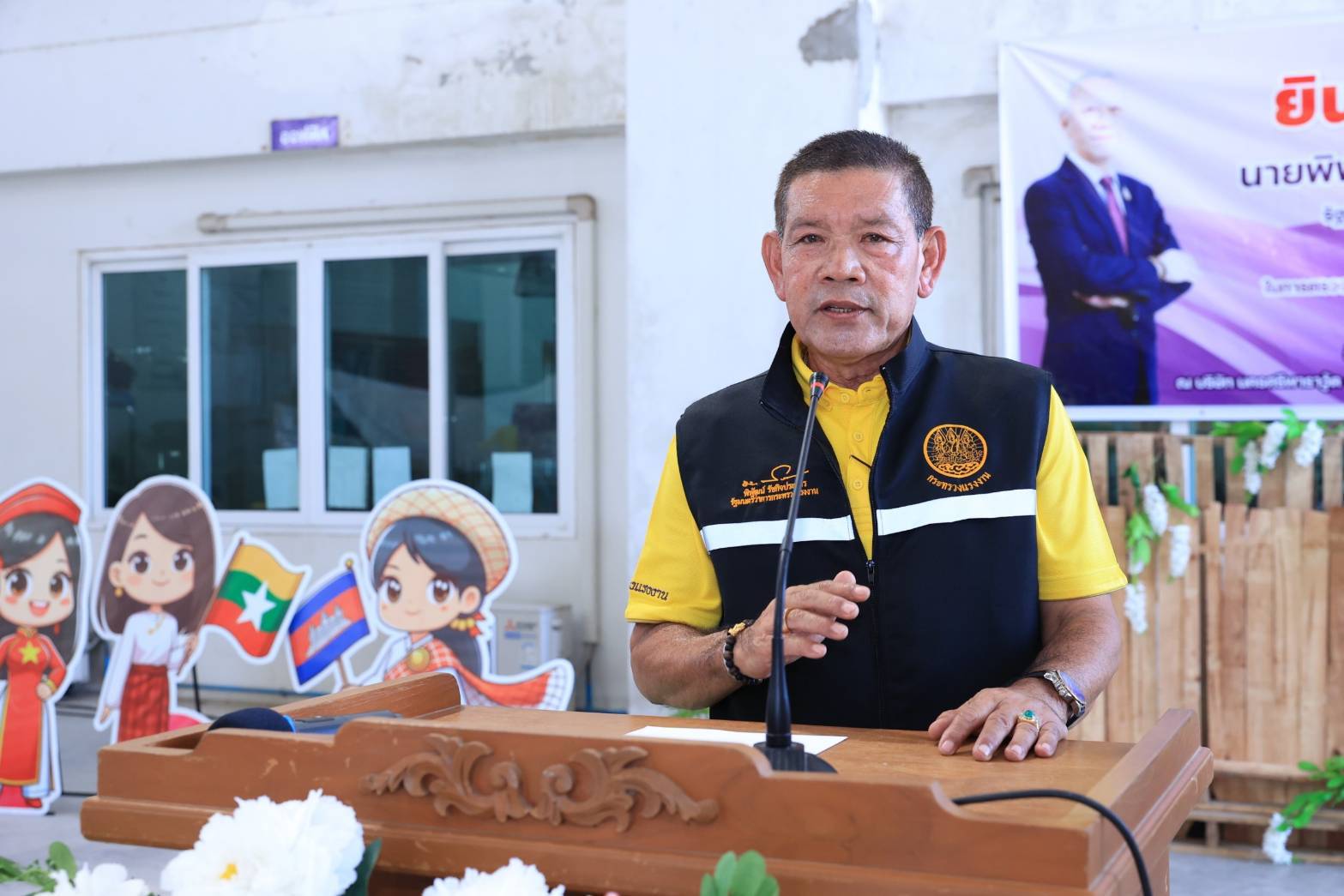 "โฆษก ก.แรงงาน" สวน "รักชนก" ร้อนรนเอง พูดไม่หมด ส่อเจตนาไม่ดี ยัน สปส.โปร่งใสตรวจสอบได้