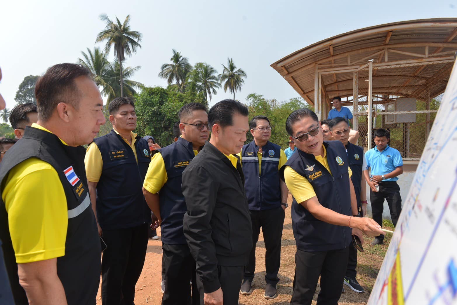 รองอธิบดีกรมชลประทานลงพื้นที่ติดตามการรับน้ำเข้าระบบชลประทานโครงการบางระกำโมเดล ปี 67