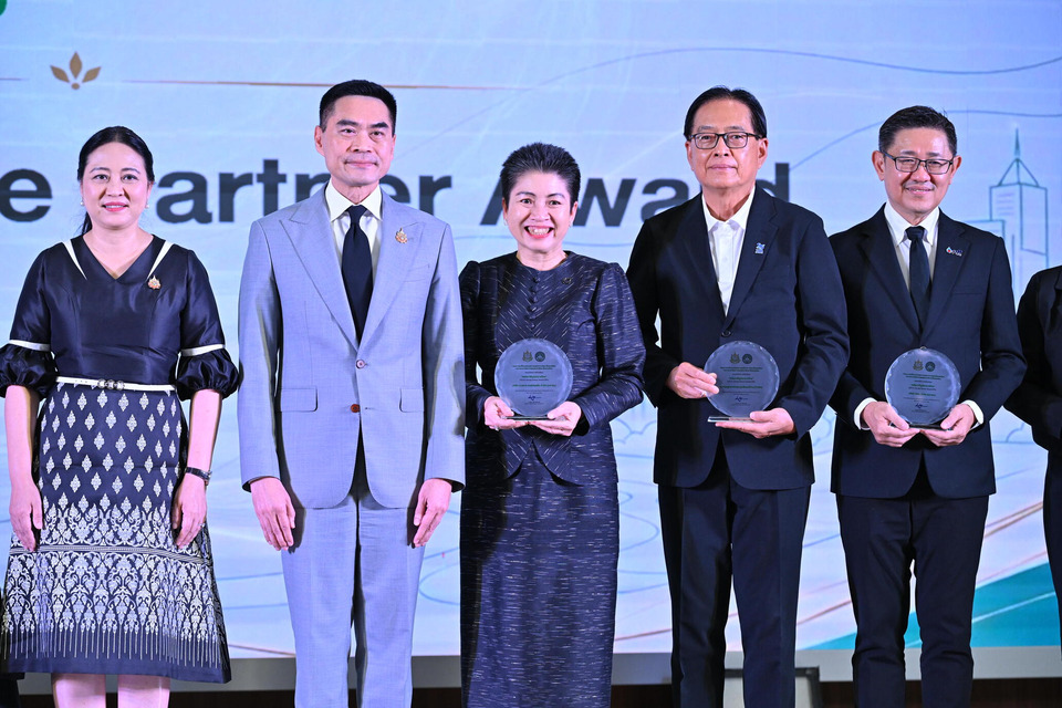 การันตีตัวจริงรักษ์โลก! TCMA คว้ารางวัลใหญ่ 'DCCE Climate Partner Award' ตอกย้ำผู้นำขับเคลื่อนไทยสู่ Net Zero 2050