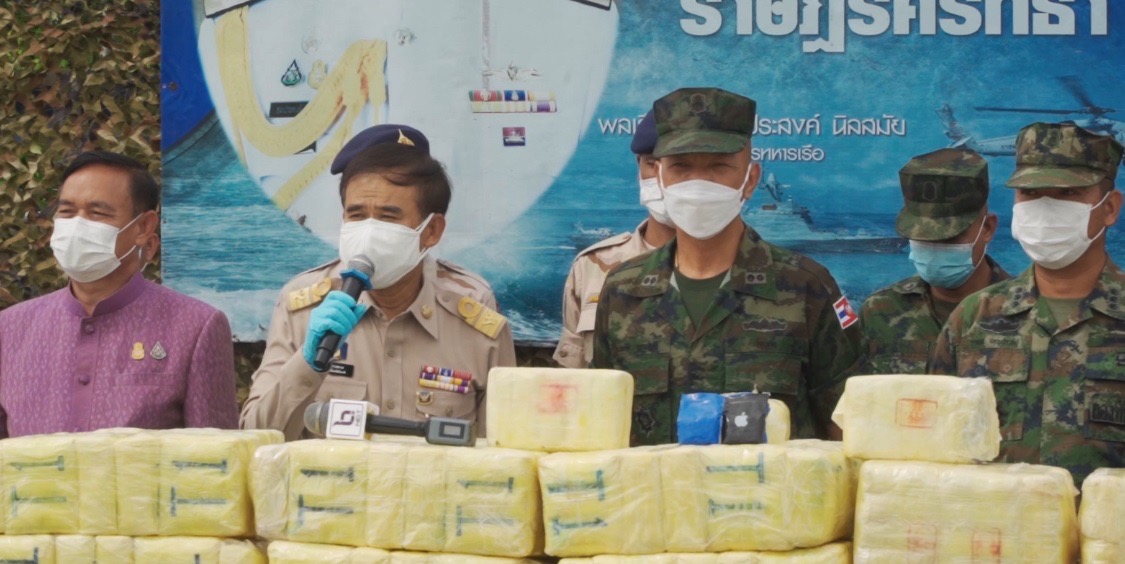 บึงกาฬ ผู้ว่าฯแถลงยึดยาบ้ากว่า 5 ล้านเม็ด ผู้ต้องหาหลบหนีไปได้