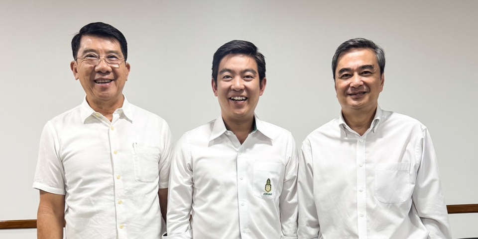 "กาญจน์ ตั้งปอง" สส.ตรัง โพสต์ "ไม่ลืมที่ให้กำเนิด" พบ "อภิสิทธิ์-ชัยวุฒิ" ย้ำจุดยืนร่วมอุดมการณ์ ปชป. 