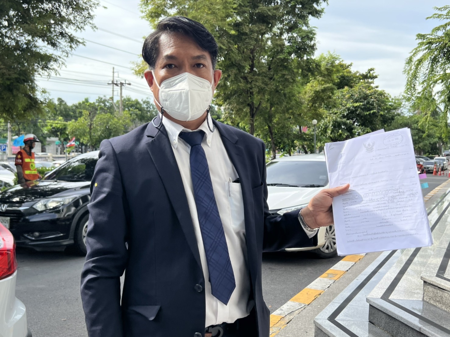 ผู้ถือหุ้นรายย่อยทรูฯ ส่งทนายฟ้องแพ่ง"กสทช."  ปมควบรวม "ทรู-ดีแทค" ล่าช้า 