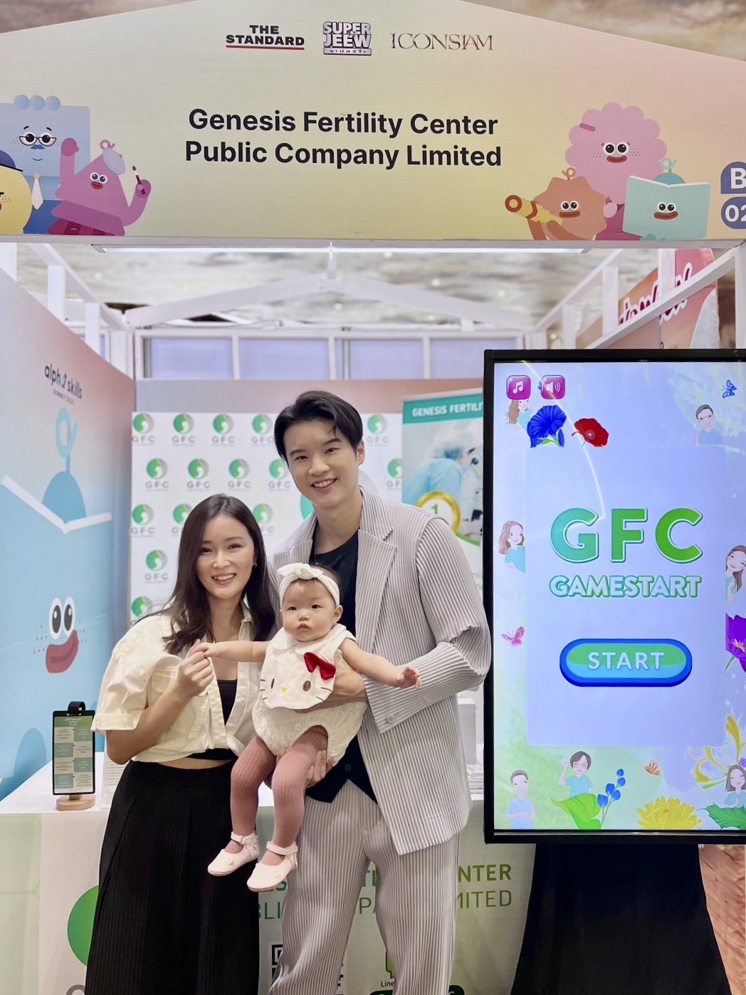  ครอบครัว GFC อบอุ่น !! เป๊ก&นิว พาน้องสเปช มาแจกความน่ารักสดใสที่บูธ GFC  ในงาน Alphaskillssummit 2025 