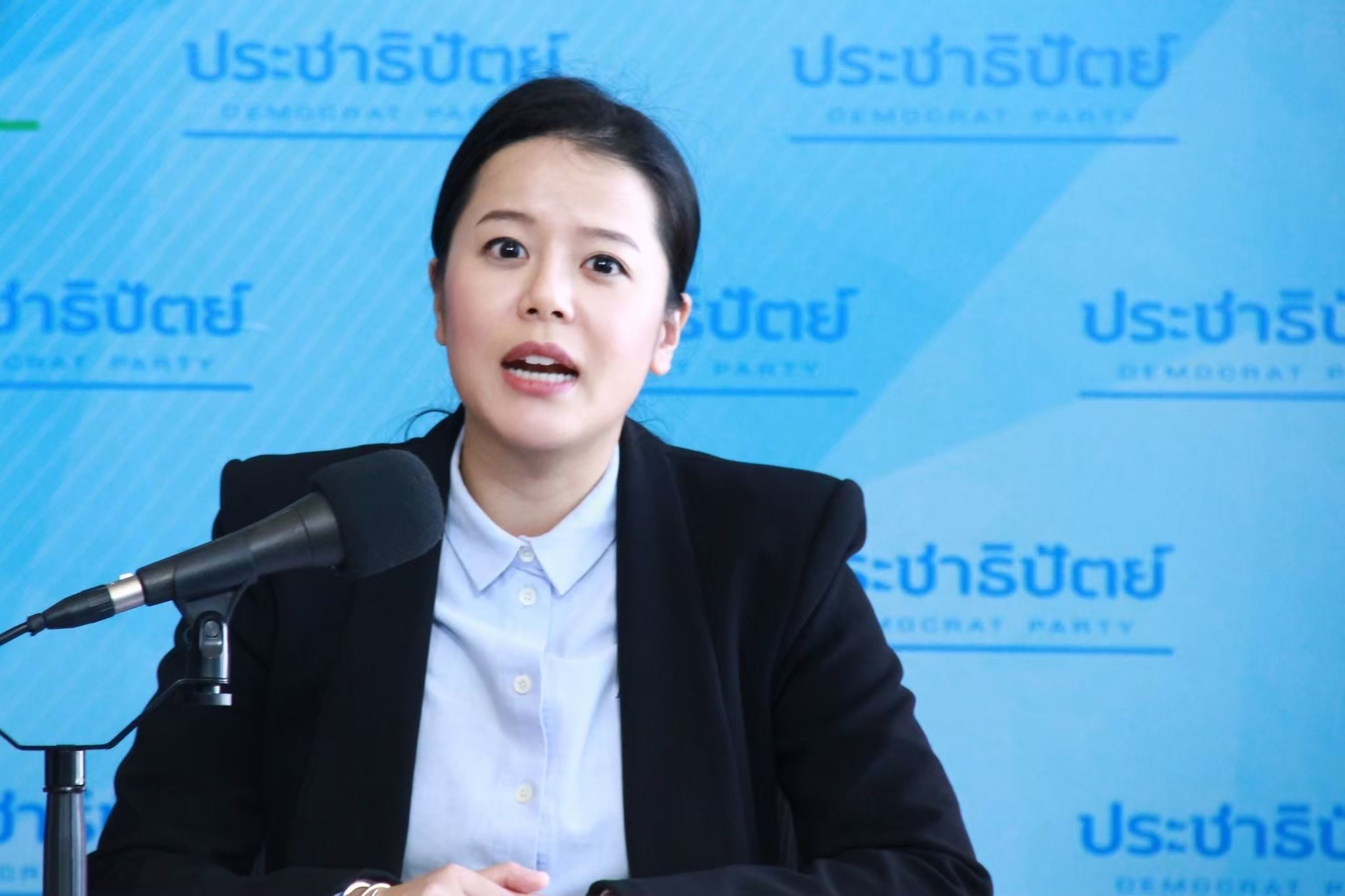 "รองโฆษกปชป." ฟาดกลับ "ขรก.สภาฯ" ชี้ตำแหน่งหน้าที่ มาจากภาษีประชาชน
