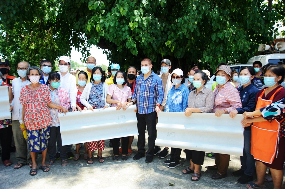 "ธรรมนัส" รุดช่วยชาวชุมชนวัดศรีจอมเรือง-วัดลี หลังพายุถล่มบ้านพัง 138 ครัวเรือน