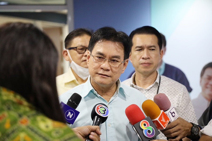 “จุรินทร์” นำส.ส.ปชป. ถกรับมือประชุมร่วมรัฐสภาสมัยวิสามัญพรุ่งนี้ มั่นใจอภิปรายสร้างสรรค์ ย้ำจุดยืนตั้งกก.เชิญทุกฝ่ายร่วมหาทางออก 