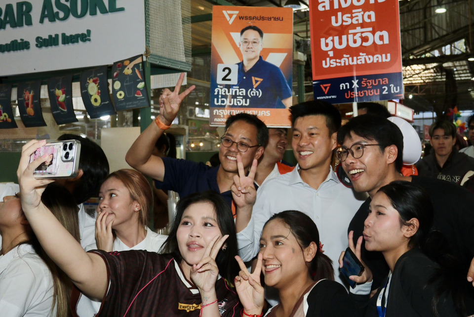 “เท้ง ณัฐพงศ์” ลุยตลาดร่วมไทยทรัพย์ ขอแรงชาววัฒนา หนุนพรรคประชาชนเปลี่ยนประเทศ