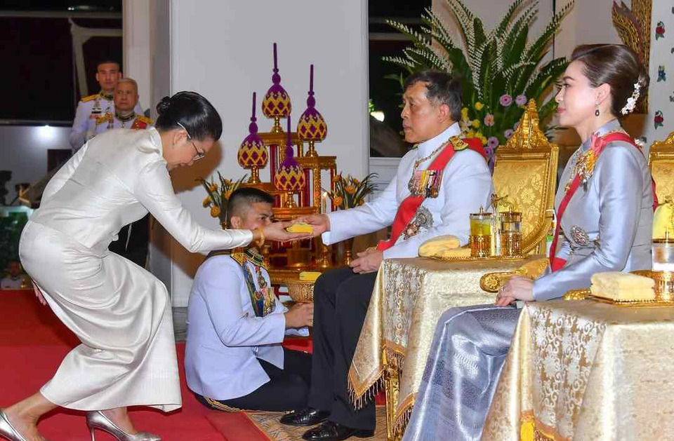 “ท็อป ดารณีนุช” สุดปลื้ม! รับพระราชทาน “พระกริ่งทองคำ” ในพิธีถวายผ้าพระกฐินหลวง เป็นบุญสูงสุดในชีวิต