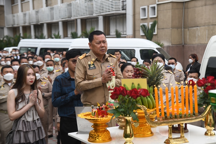   "ประยูร อินสกุล" สักการะสิ่งศักดิ์สิทธิ์  เนื่องในโอกาสเข้ารับตำแหน่งปลัดกระทรวงเกษตรและสหกรณ์คนใหม่