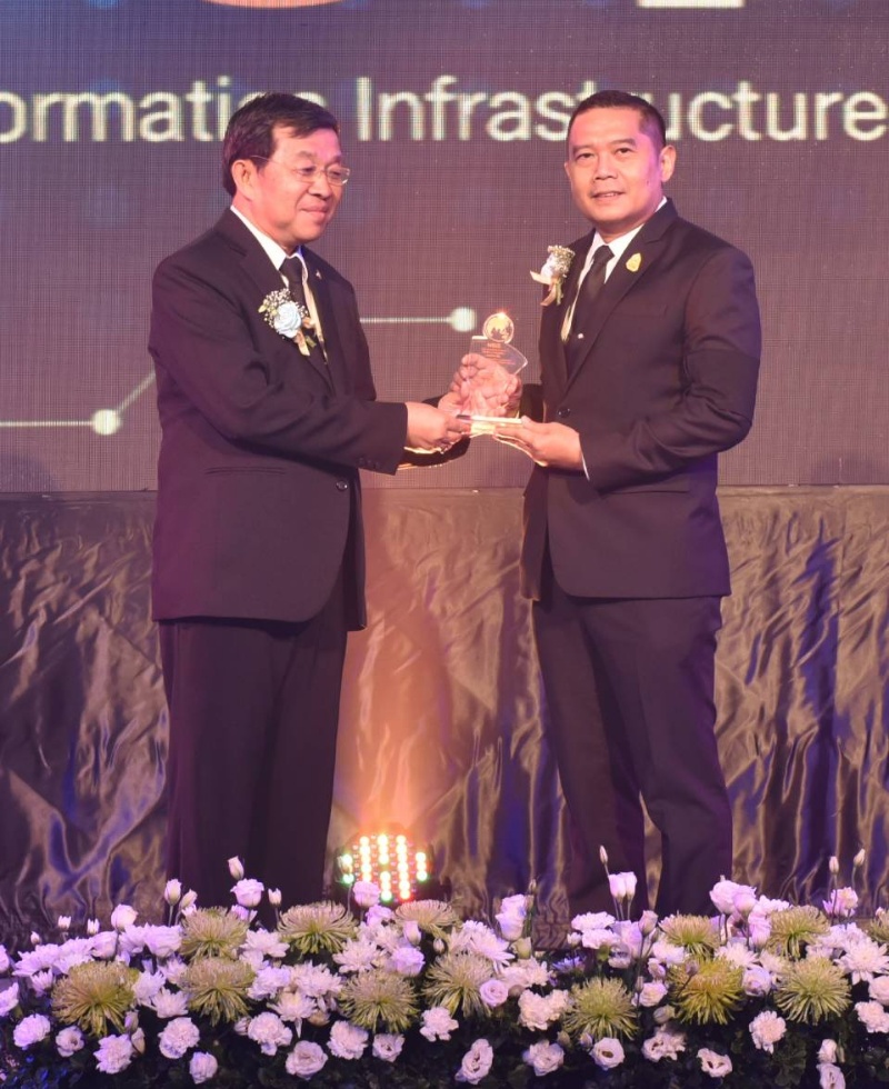 พด.รับโล่รางวัลร่วมบูรณาการเชื่อมโยงข้อมูลภูมิสารสนเทศ ผ่านระบบสืบค้น