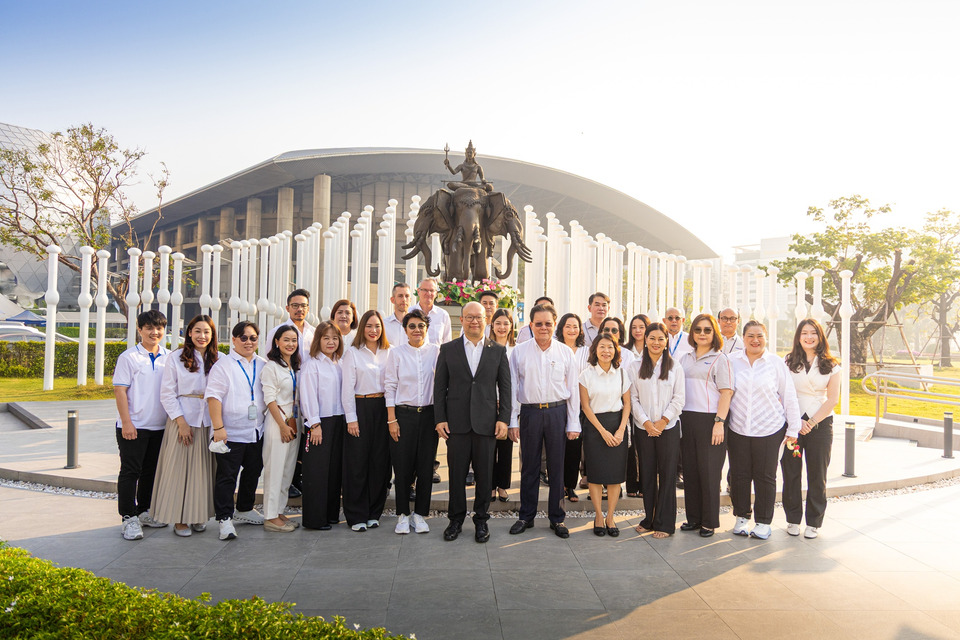 สักการะพระอินทร์ เมืองทองธานี เพื่อความเป็นสิริมงคล