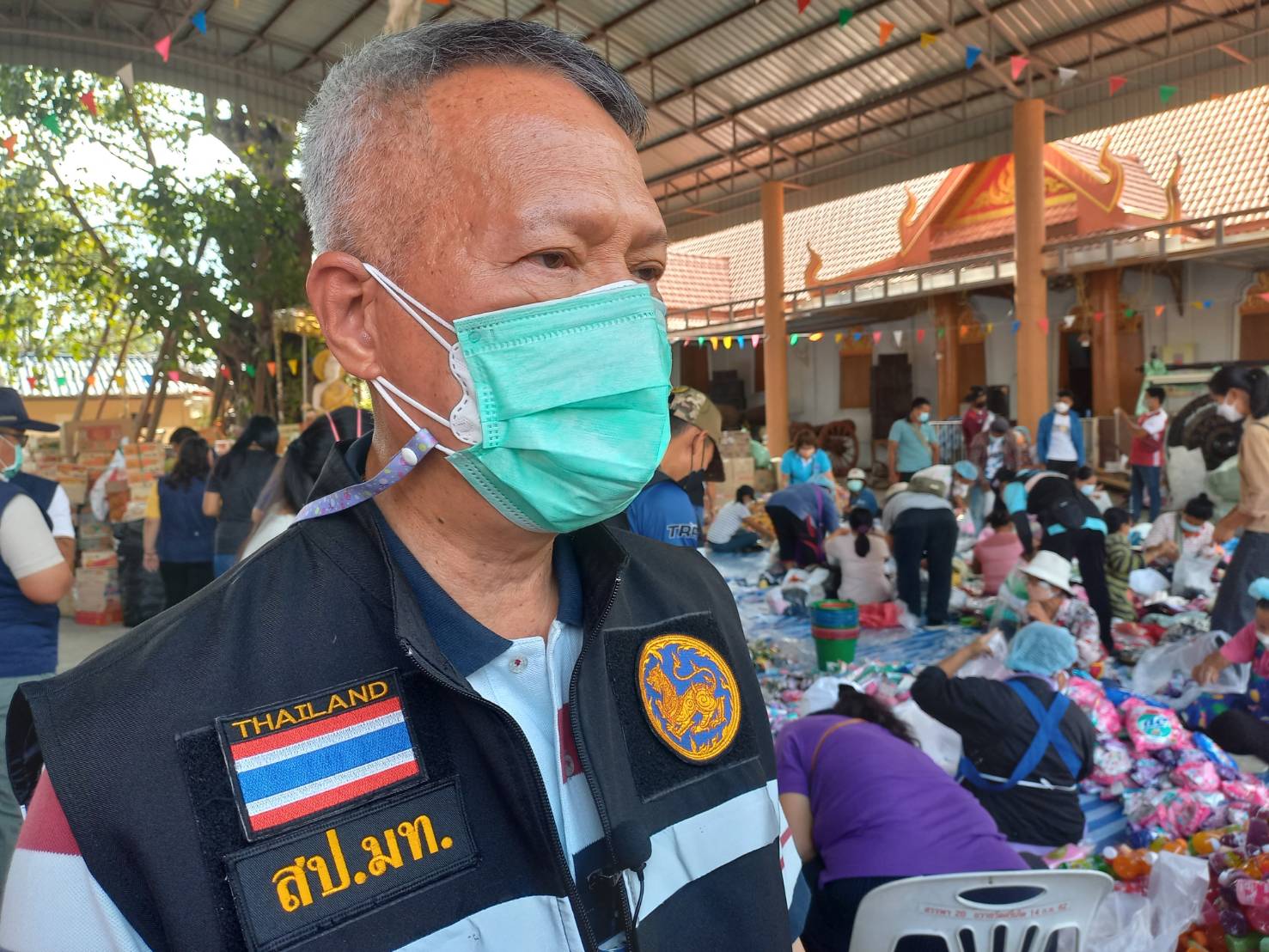 พ่อเมืองตาก  มอบถุงยังชีพ ข้าวสาร-อาหารแห้ง ให้ผู้อพยพชาวกะเหรี่ยง