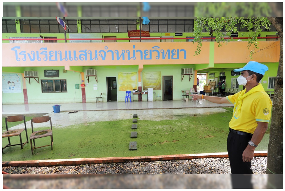 นายอำเภอหนองเสือ นำจิตอาสาทำความสะอาดโรงเรียนเตรียมพร้อมการเปิดภาคเรียน 