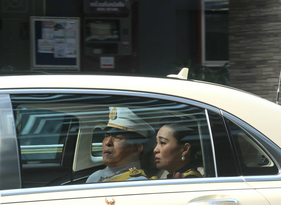 "ในหลวง-ราชินี" อัญเชิญพระศพ "เจ้าฟ้าพัชรกิติยาภา" จากโรงพยาบาลจุฬาลงกรณ์ ฯ สู่พระบรมมหาราชวัง