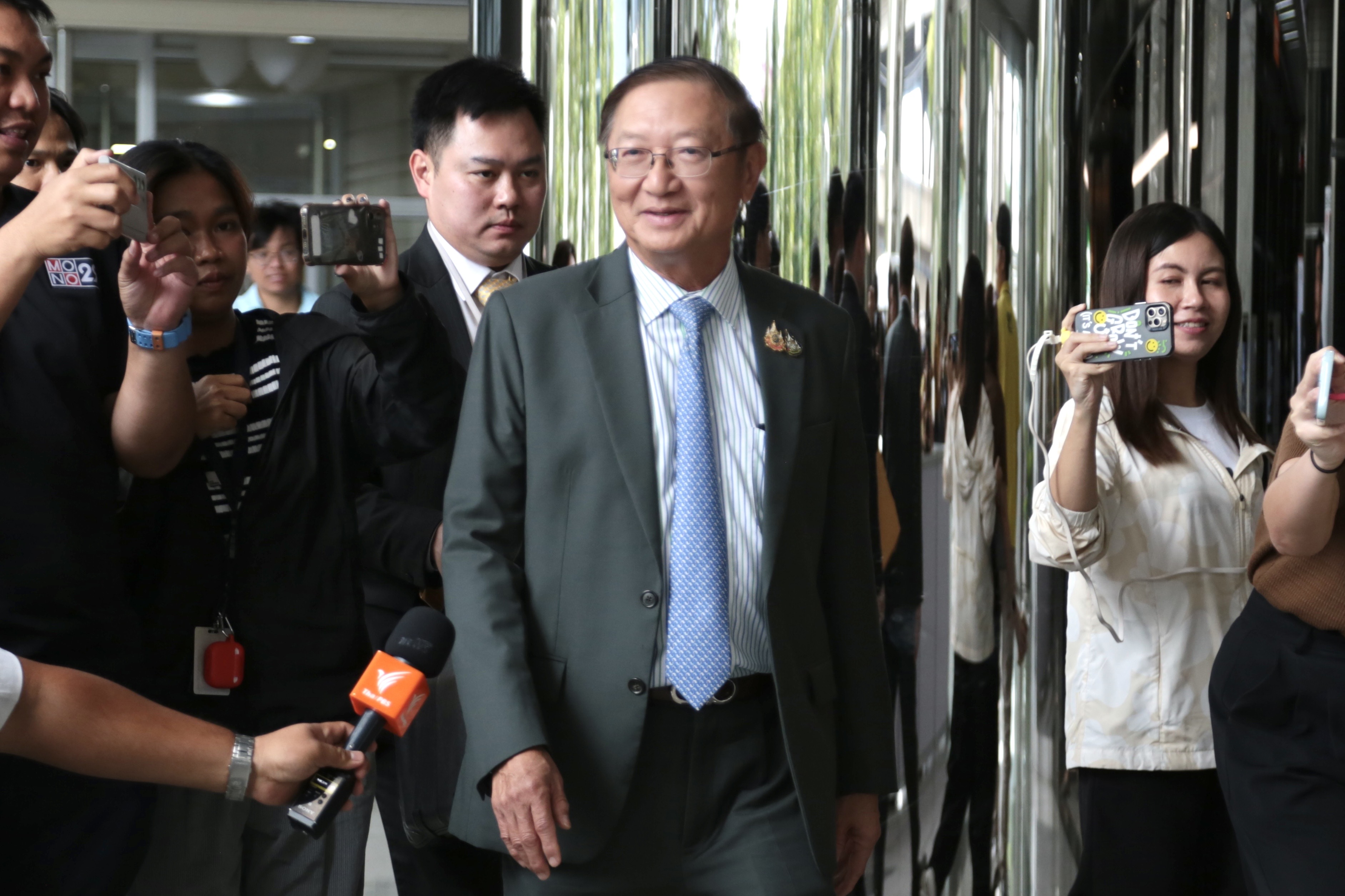 "หมอมิ้งค์" โยน "เลขาฯครม." แจงปมไม่ส่งเอกสารให้ "พัชรวาท" กรอกประวัติ รมต.