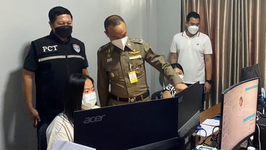 ตำรวจPCTบุกจับเว็บพนันออนไลน์ suredee168 รายใหญ่ใน จ.นครปฐม การันตีจ่ายแน่นอน