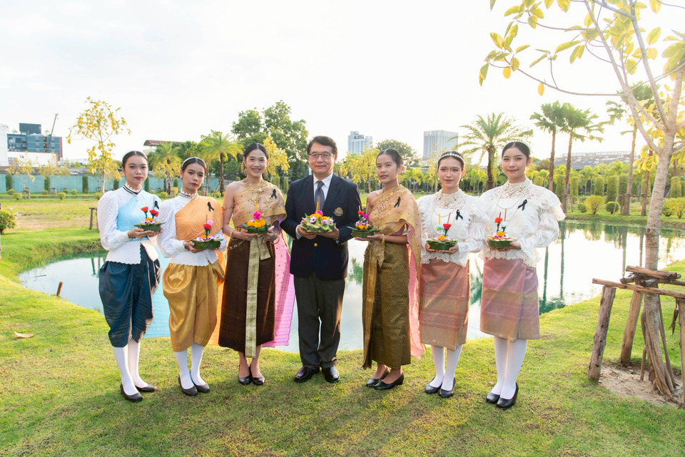 สืบสานประเพณีลอยกระทง