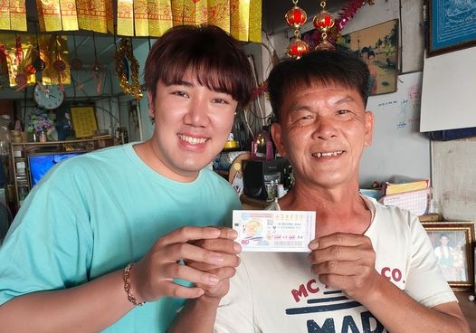 แผงเรามันปัง!!  ดีใจกับเศรษฐีอุดรคนใหม่ ถูกรางวัล 1 
