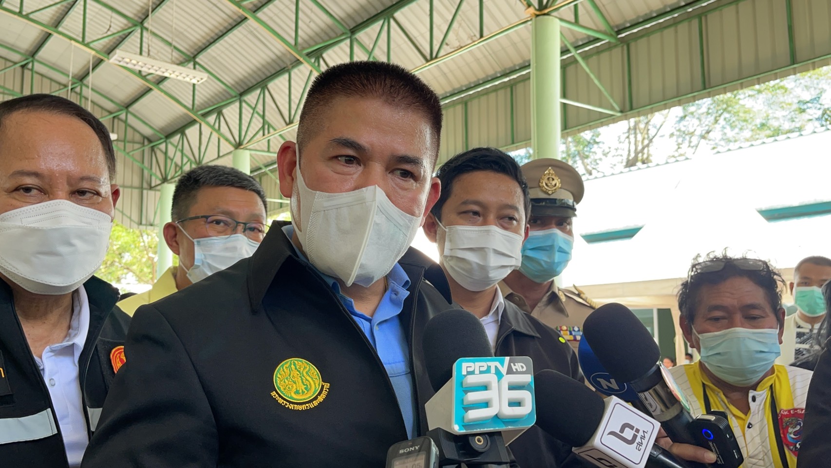 "ธรรมนัส" แบะท่าพร้อมนั่ง "เลขาฯพปชร." บอกไม่ต้องเคลียร์ใจ "อนุชา" เป็นพี่น้องกัน เผยปรับโครงสร้างพรรคเตรียมรับเลือกตั้ง