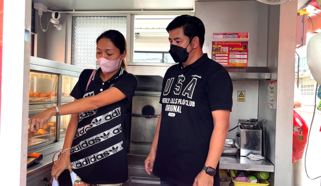 เจ้าของร้านไก่ย่างย่านบางใหญ่โร่เเจ้งความ ถูกโจรงัดร้านยามดึก