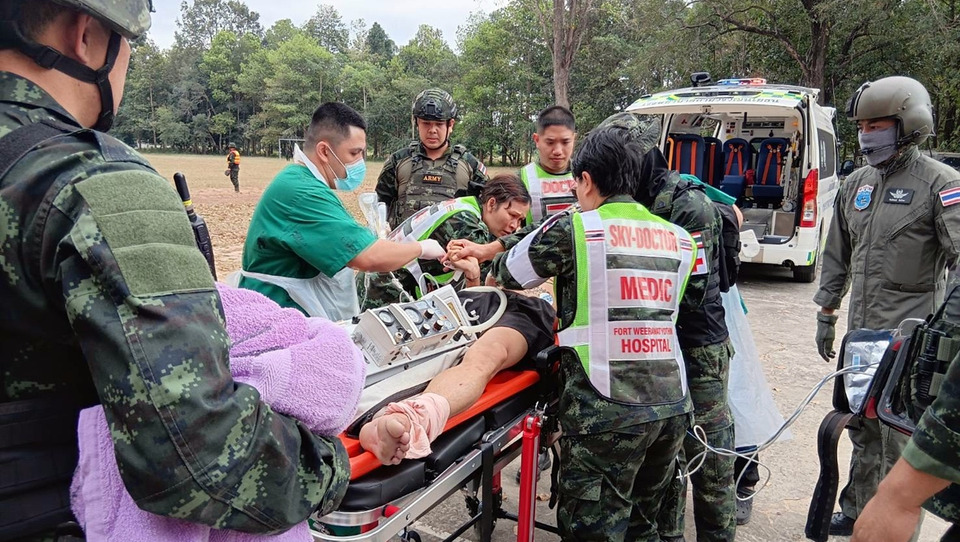กองทัพบกส่งทีม Sky Doctor หนุนกำลังพลชายแดน ช่วยเคลื่อนย้ายผู้บาดเจ็บทางอากาศเร่งด่วน