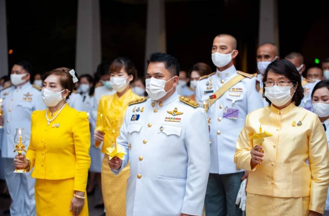 ผู้ว่าฯฉะเชิงเทรานำพสกนิกรทุกหมู่เหล่าจุดเทียนเพื่อน้อมรำลึกในพระมหากรุณาธิคุณ ในหลวงรัชกาลที่9