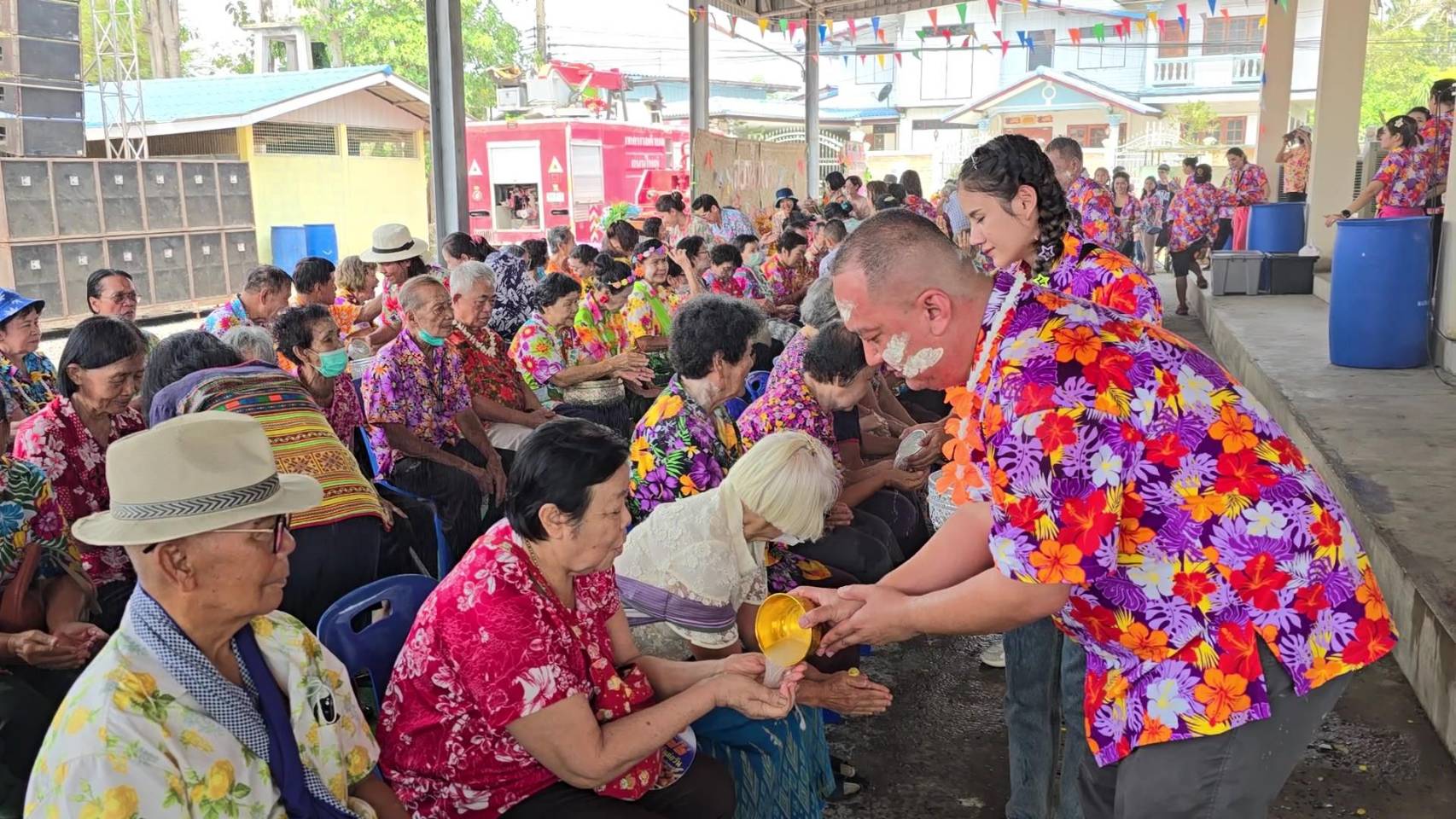 ชาวไทยพวนลพบุรีร่วมฉลองสงกรานต์วันผู้สูงอายุและวันครอบครัวอย่างคึกคัก
