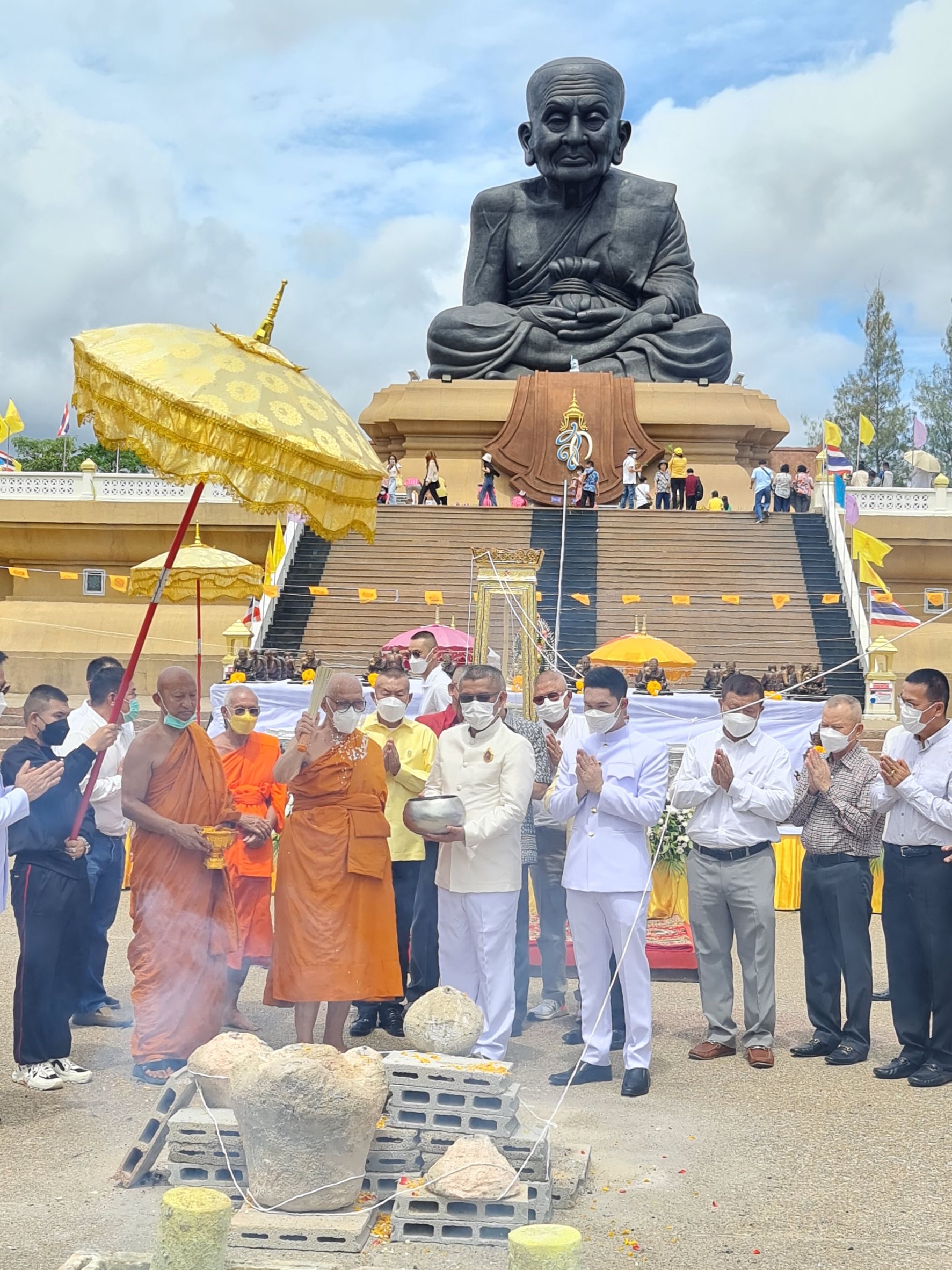 เสนาธิการทหารบก เททองนำฤกษ์ “หลวงพ่อทวด-ท้าวเวสสุวรรณโณ” ครบรอบ 18 ปี วัดห้วยมงคล