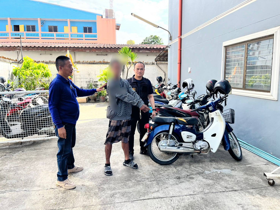 รวบโจรลัก “เวฟ” กลางดึก! สืบปลวกแดงจับหนุ่มวัย 28 ซ่อน จยย. 3 คัน หาเงินซื้อยาบ้า 