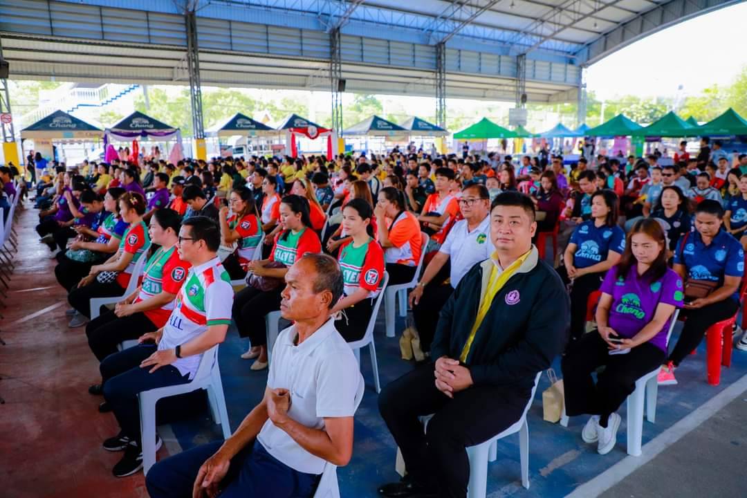 จัดงานวันแรงงานแห่งชาติ “แรงงานบุรีรัมย์ นำกีฬา พาคนไทยพ้นภัยยาเสพติด" ร่วมทาสีทางเท้า กำแพงรั้วโรงเรียน
