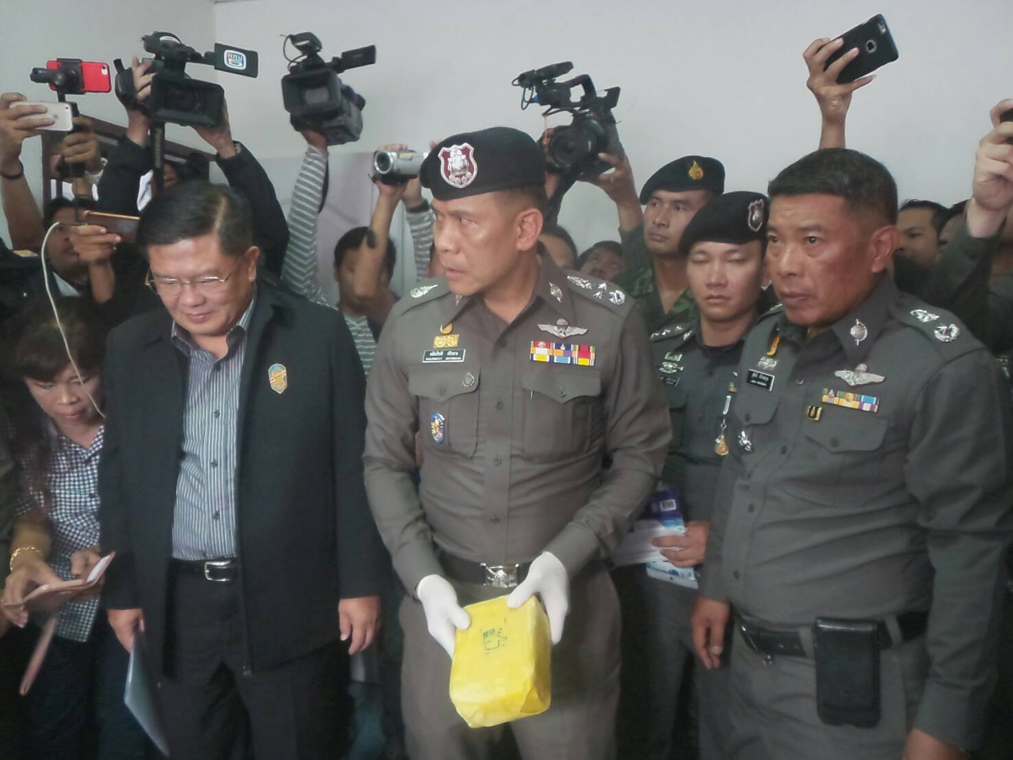 รอง ผบ.ตร.ขยายผลการจับกุมยาเสพติดของกลางยาบ้าเฉียด 1 ล้านเม็ด