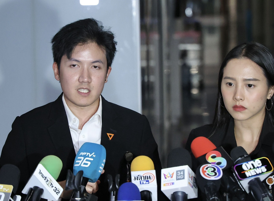 “รักชนก–ชยพล” จี้ ทบ.-กัน จอมพลัง เคลียร์ปมเปิดรับบริจาค ย้ำขอเอกสาร 10 รอบยังไม่ให้ สงสัยล็อกสเปกจัดซื้อยุทโธปกรณ์