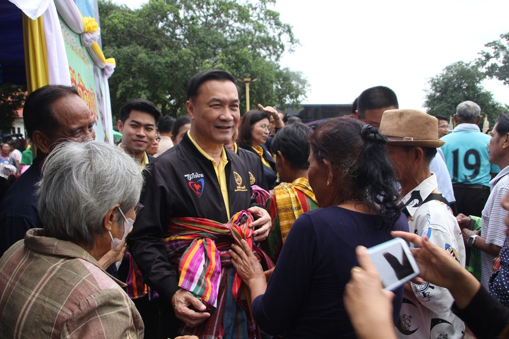 "ทรงศักดิ์" ลงพื้นที่ร้อยเอ็ด ตรวจสอบข้อเท็จจริงปมที่ดินในความรับผิดชอบของมหาดไทย