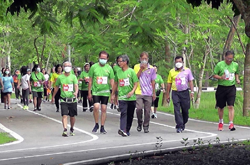สธ.พังงา-ส.ขรก.บำเหน็จบำนาญ ร่วมจัดกิจกรรม "ก้าวปันใจ สูงวัยสุขภาพดี" 