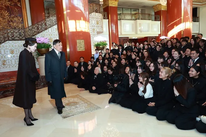 “ในหลวง–พระราชินี” เสด็จทอดพระเนตรนิทรรศการฉลอง 50 ปี ไทย–จีน ณ พระราชวังโบราณ