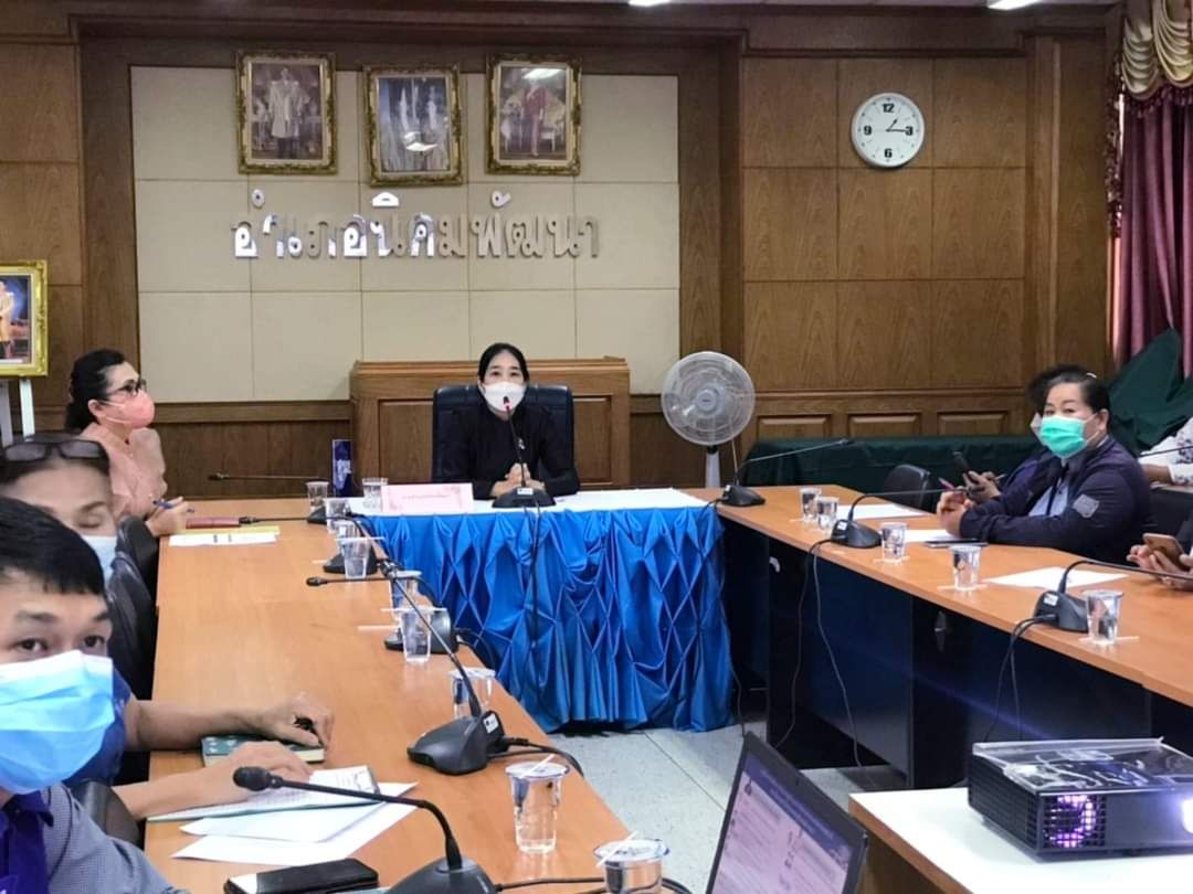นายอำเภอนิคมพัฒนา จ.ระยอง  เปิดการประชุมสำรวจข้อมูลการขจัดความยากจนฯ ผ่านระบบ Thai QM 