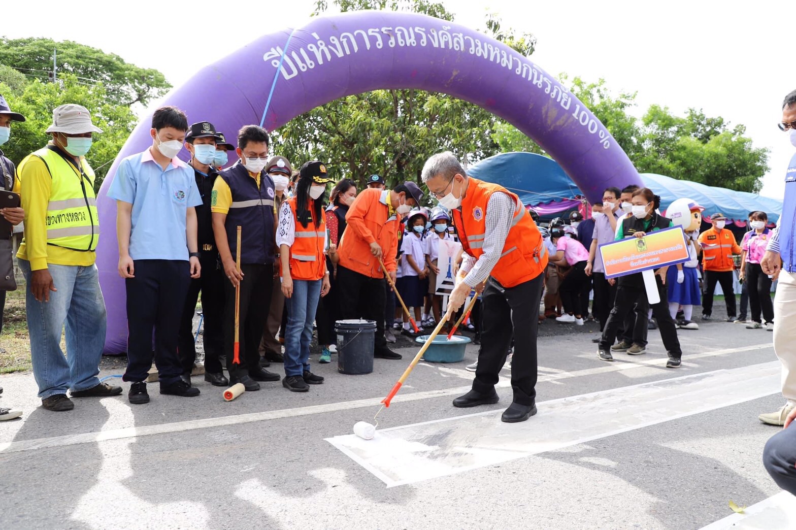 ผู้ว่าฯปูรณรงค์ลดอุบัติเหตุบนถนนบริเวณทางข้าม