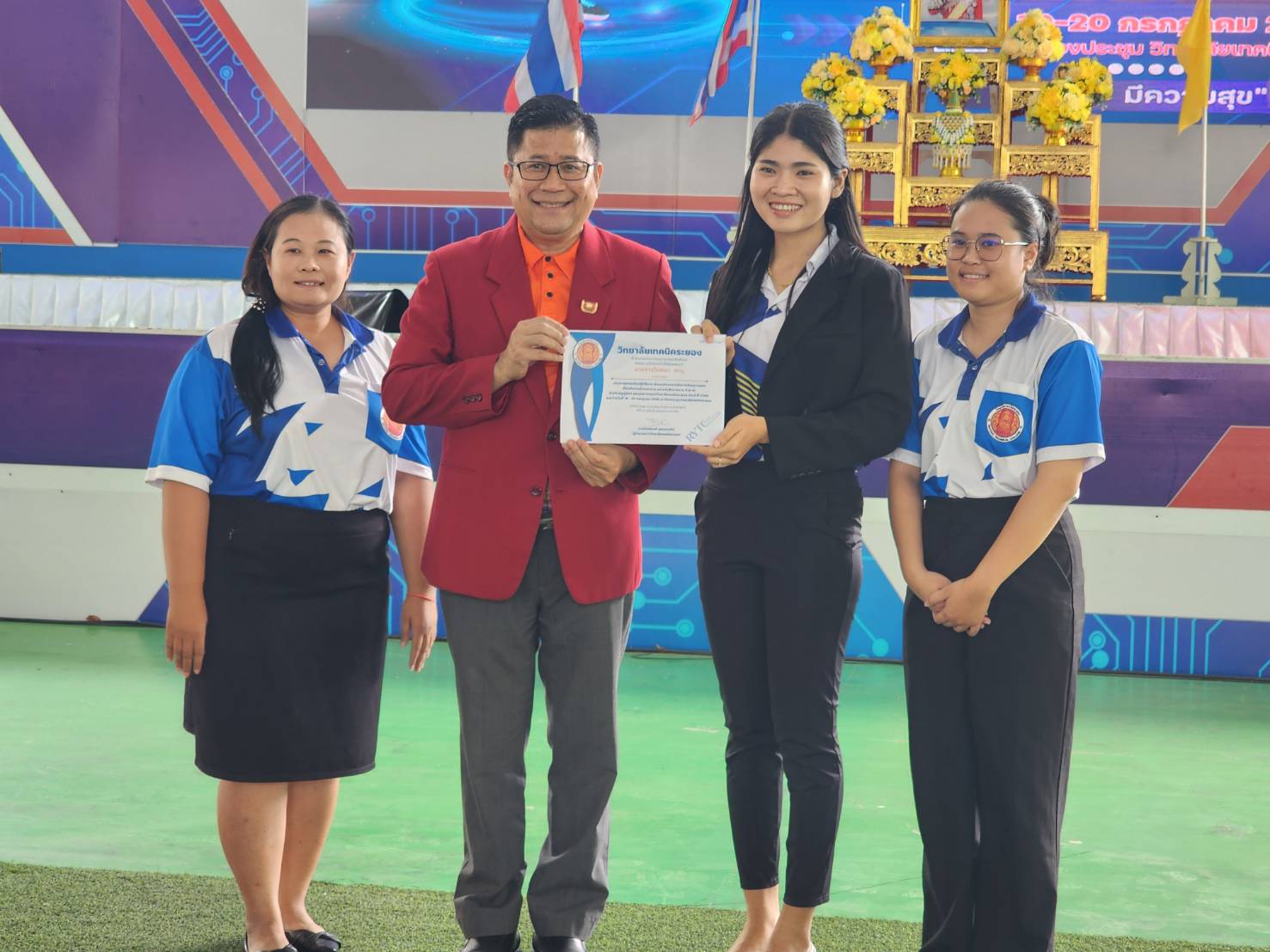 เทคนิคระยองมอบวุฒิบัตรแก่ครูผู้สอนที่ผ่านการอบรมโครงการอบรมเชิงปฏิบัติการด้วย AI  