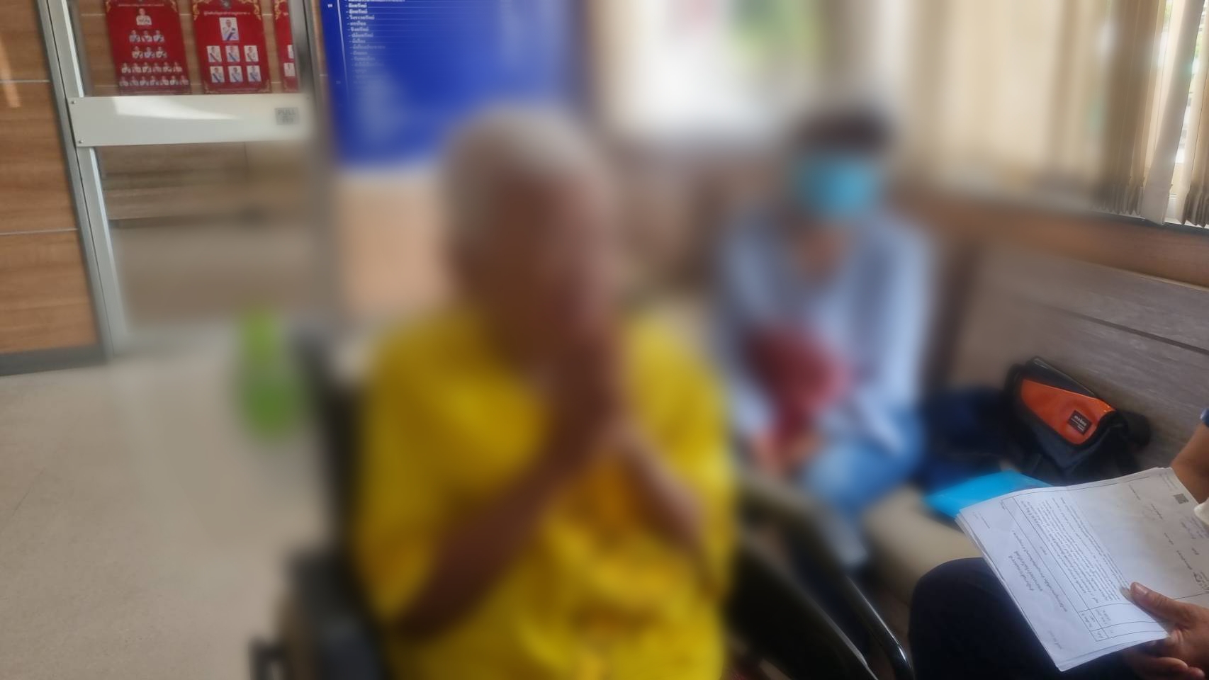ยายวัย 84 ปีพิการถูกตัดขา ร้องไห้โฮกลางโรงพัก ถูกน้องสาวหลอกเอาบัตร ATM กดเงินไปเฉียด 2 แสน