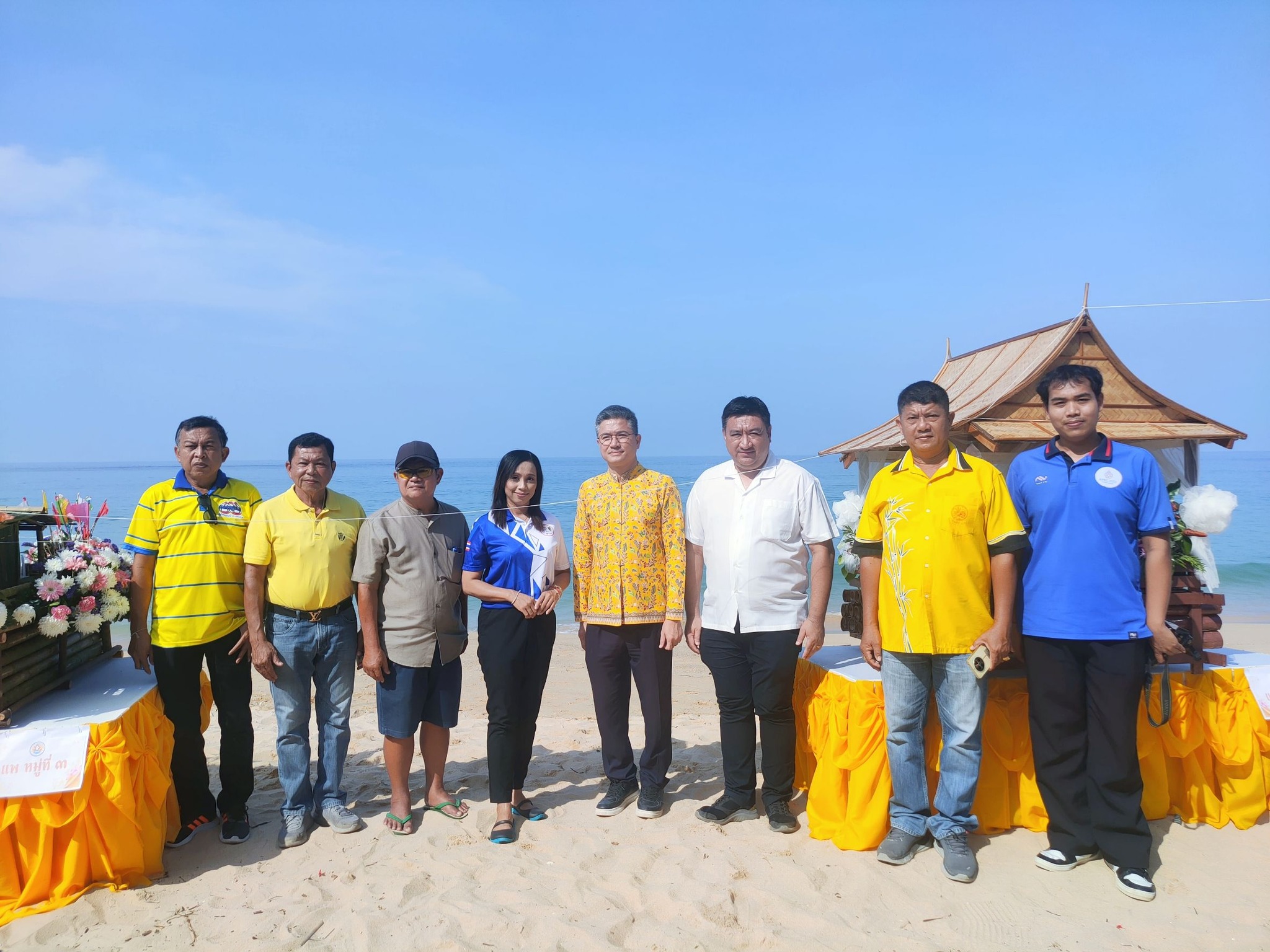 พังงา-หนึ่งในไทยแลนด์ ชาวโคกกลอยร่วมสืบทอดประเพณีลอยแพ ลอยทุกข์ลอยโศกและขอขมาต่อพระแม่คงคาในวันลอยกระทง