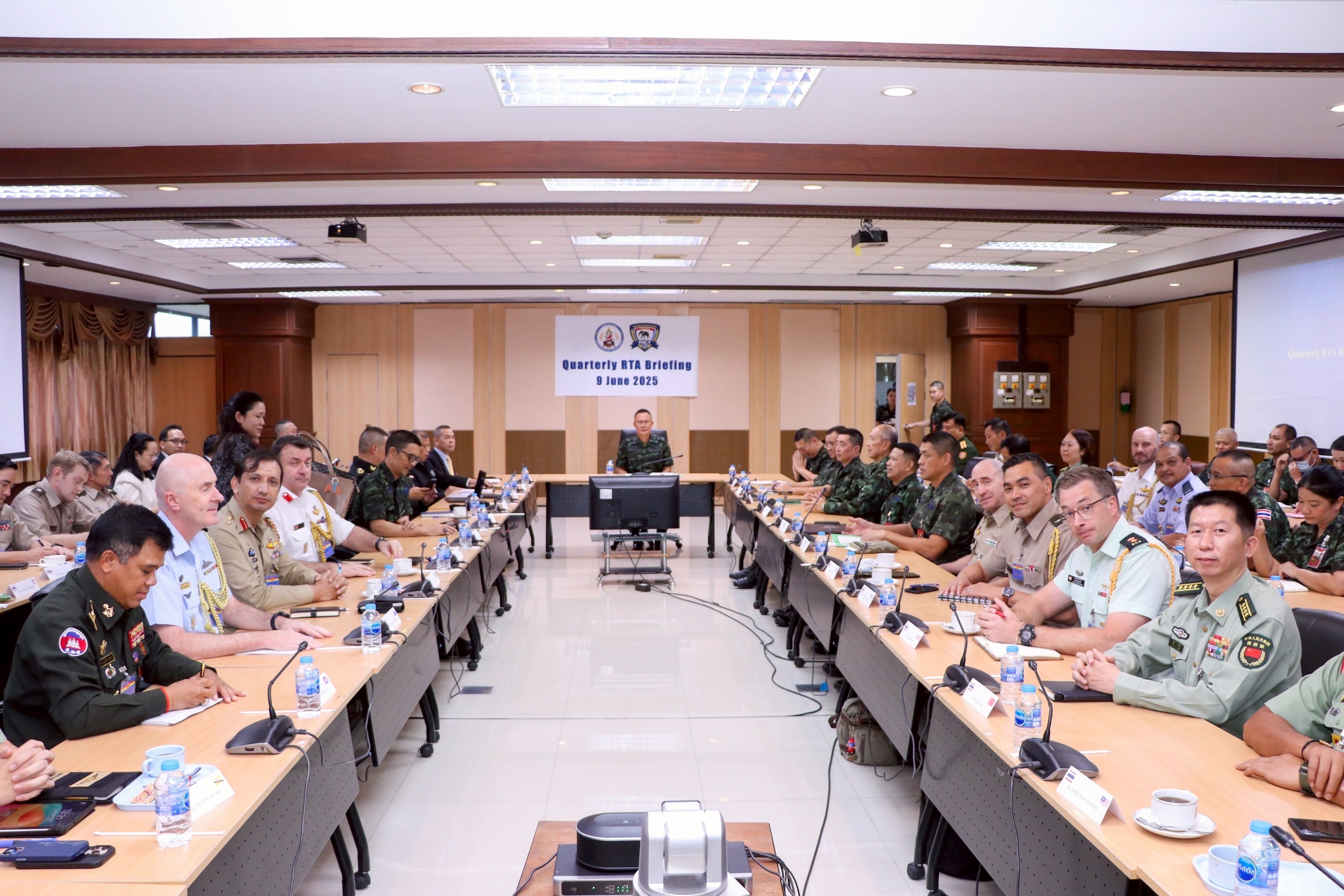 ทบ.เชิญคณะผู้ช่วยทูตฝ่ายทหารต่างประเทศแจงประเด็นความมั่นคงในพื้นที่จชต.กรณีปัญหาชายแดนไทย-กัมพูชา  