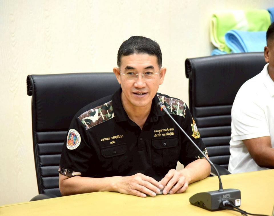 ‘มูลนิธิหัวใจบริสุทธิ์’ ส่งมอบผ้าห่มแก่ จนท.กรมอุทยานฯ ดูแลศูนย์อพยพชายแดนไทย-กัมพูชา
