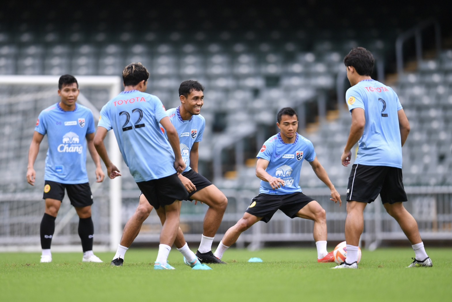 ฟุตบอลทีมชาติไทยพร้อมบู๊แก้มือฮ่องกงเย็นนี้ (19.00น.) ไทยรัฐ-AIS PLAY ยิงสด