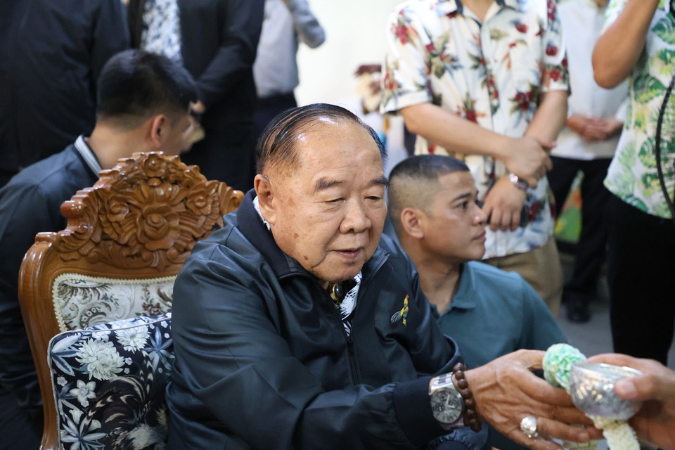 "บิ๊กป้อม" เปิดมูลนิธิป่ารอยต่อฯ "เพื่อน ตท.6 - อดีตผู้นำเหล่าทัพ-คนใกล้ชิด" ร่วมรดน้ำรับพร วันสงกรานต์ 