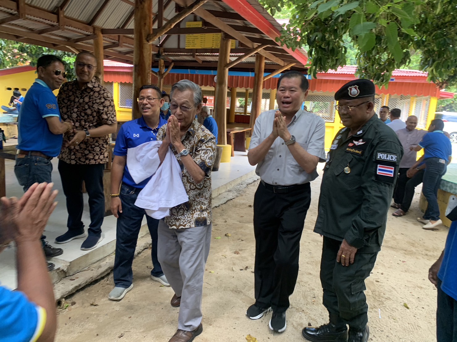 “ชวน-นิพนธ์” ลงพื้นที่3จังหวัดชายแดนใต้ ขอบคุณทุกคะแนนเสียงที่เลือกปชป. ยันจะทำหน้าที่ให้ดีที่สุด