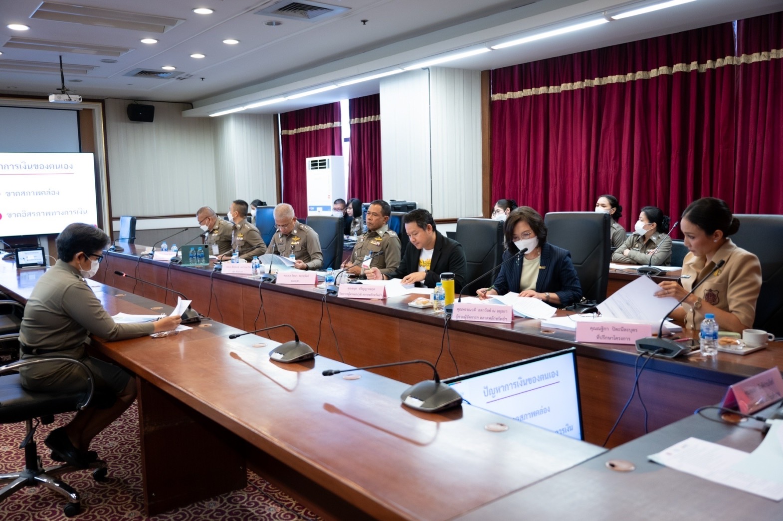ตลาดหลักทรัพย์ฯ ร่วมกับสำนักงานตำรวจแห่งชาติ และสมาคมแม่บ้านตำรวจ คัดเลือกบุคคลต้นแบบบริหารเงินและจัดการหนี้