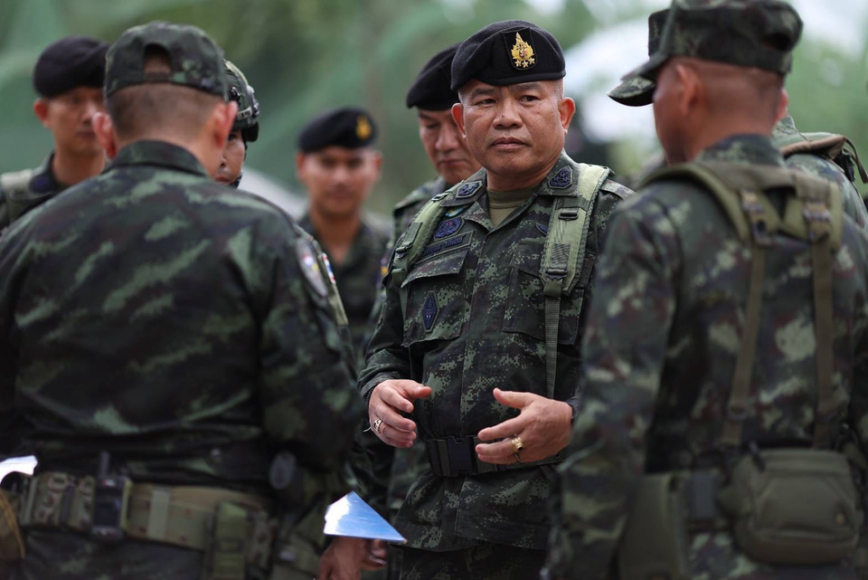 "แม่ทัพภาคที่ 2" ลงพื้นที่ตรวจเยี่ยมกำลังพลชายแดนไทย–กัมพูชา ย้ำทหารไทยทำหน้าที่ด้วยศักดิ์ศรี