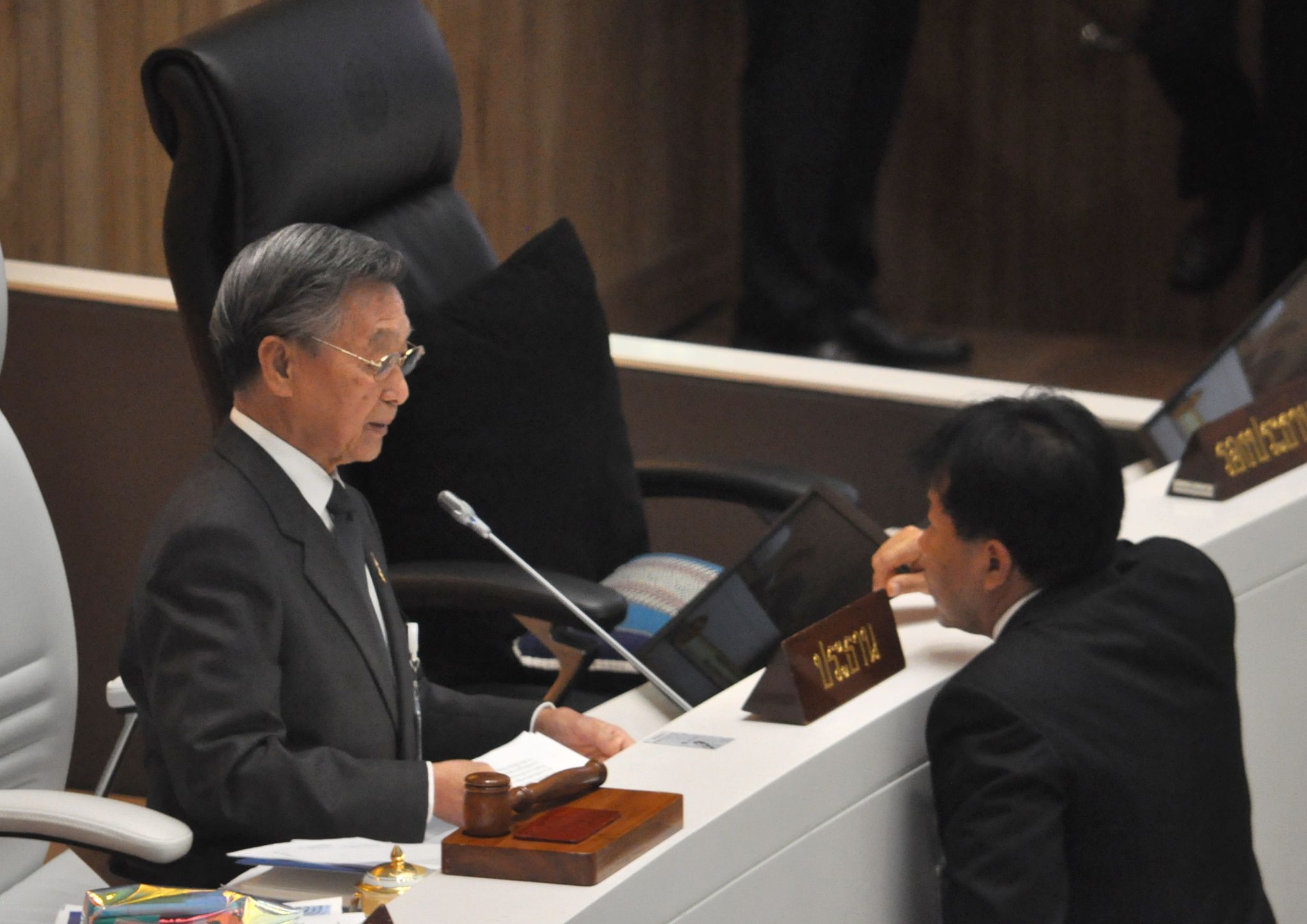 เช็คองค์ประชุม สุดฉิวเฉียด ฝ่ายรัฐบาลเกินมาแค่ 1 เสียง "ชวน" สั่งพักประชุม  
